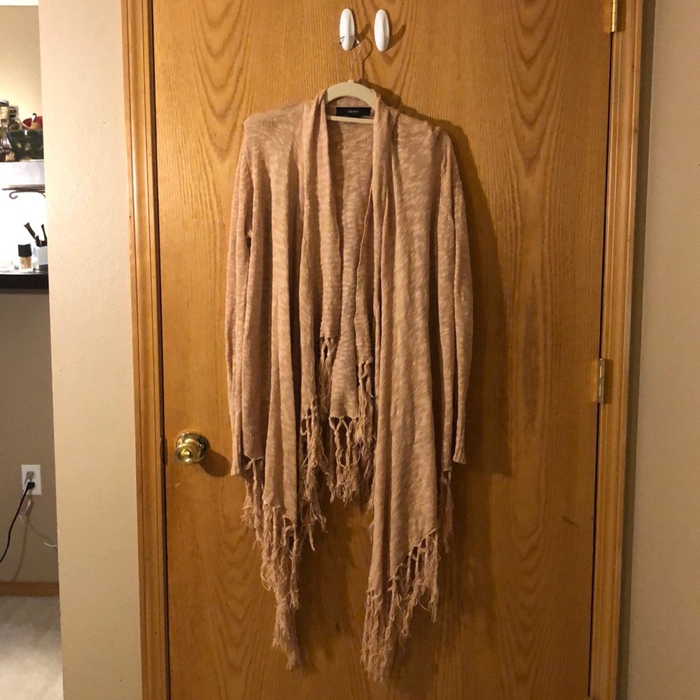 Pink cardigan with fringed hem